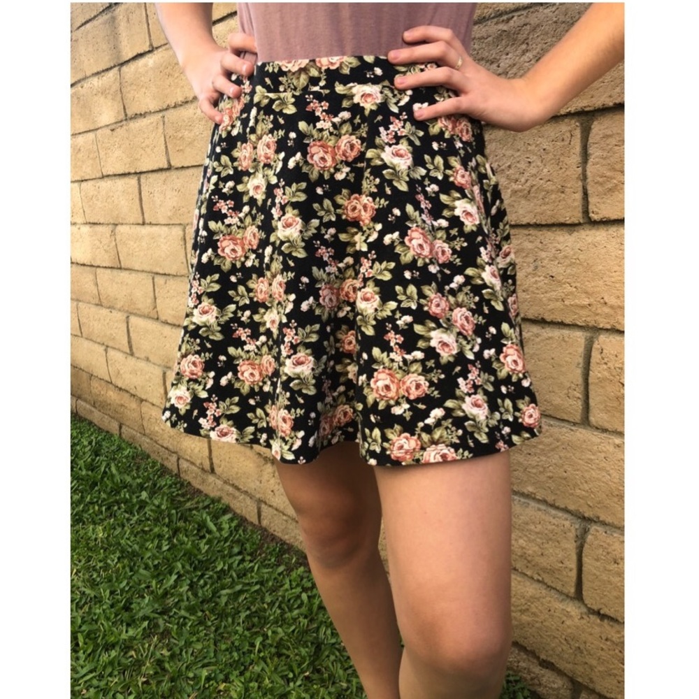 (Great Condition) Floral Skater Skirt